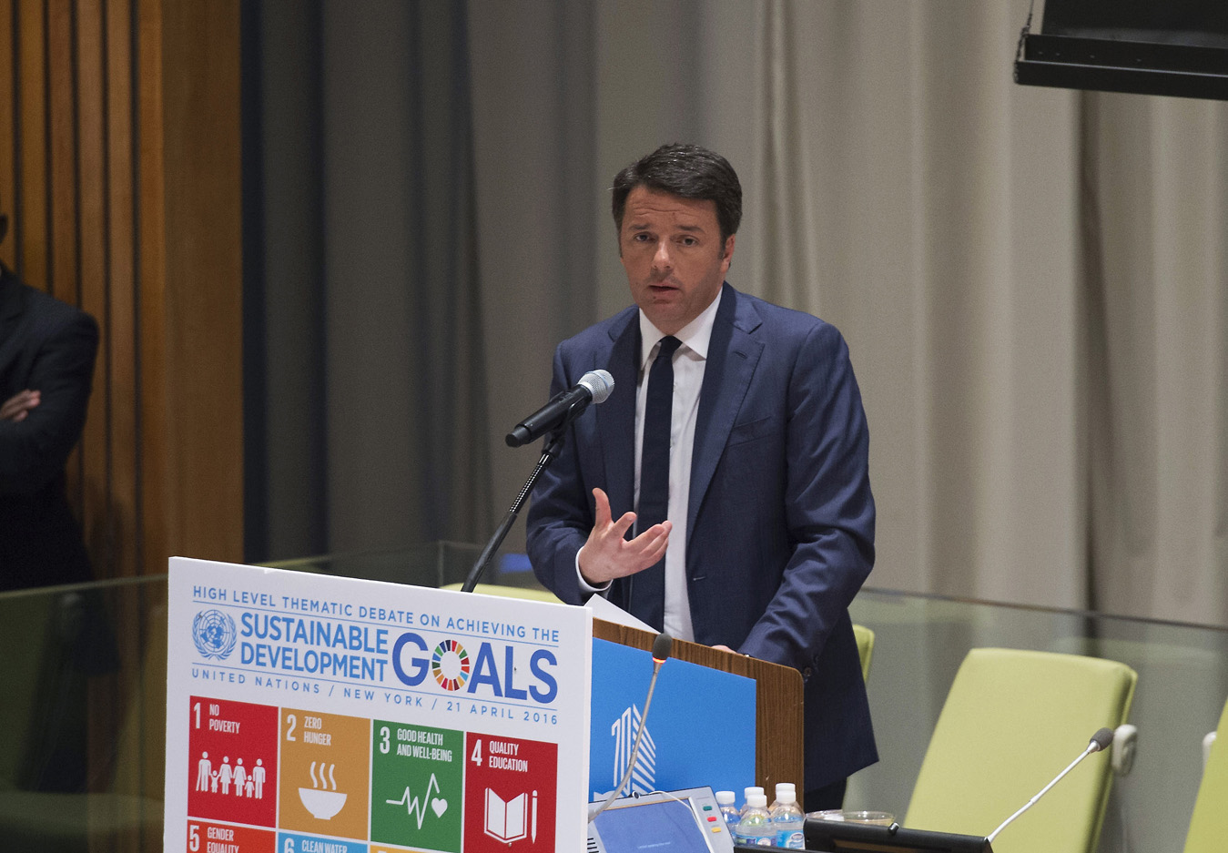 Matteo Renzi all’Onu: “Agenda 2030 opportunità per tutti di ripensare gli obiettivi delle scelte legislative ed economiche”. Si firma oggi la ratifica di Cop21, 22 aprile 2016 Matteo Renzi all’Onu: “Agenda 2030 opportunità per tutti di ripensare gli obiettivi delle scelte legislative ed economiche”. Si firma oggi la ratifica di Cop21