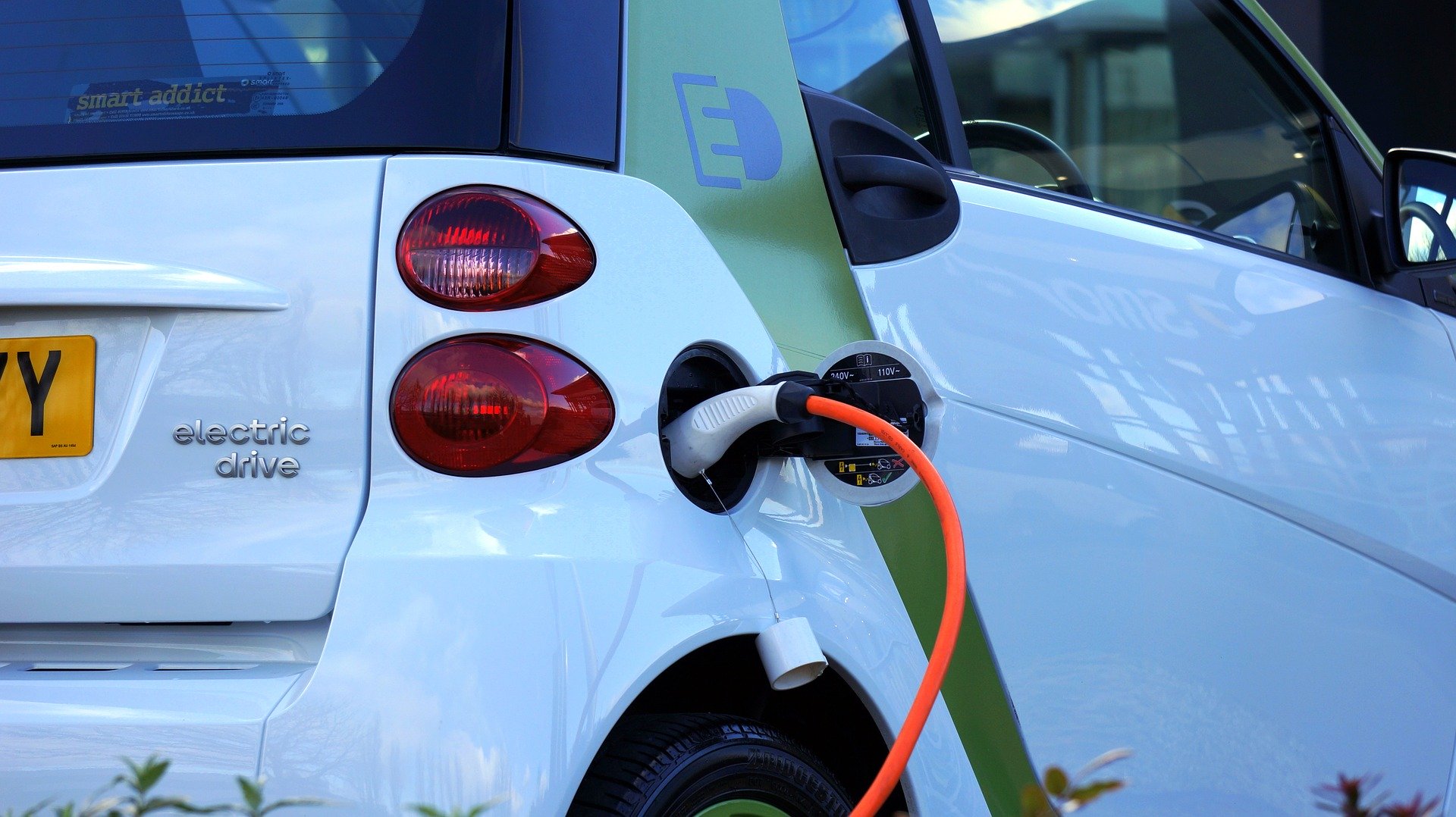 Auto elettriche nell’Ue: necessarie 3 milioni di colonnine entro 10 anni