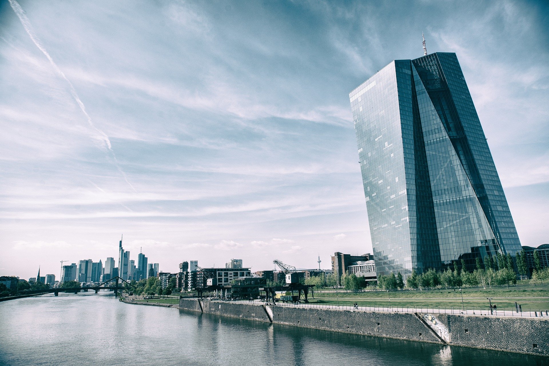 Economisti e società civile alla Bce: “disinvestire dai titoli dannosi all'ambiente” Economisti e società civile alla Bce: “disinvestire dai titoli dannosi all'ambiente”
