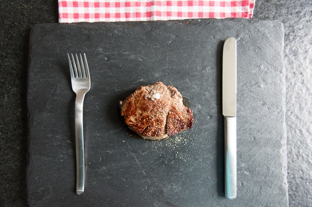 Quanto costerebbe il cibo se tenessimo conto degli impatti sul Pianeta?